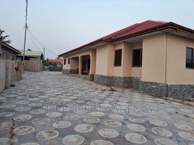 5bdrm House in Dawhenya, Tema Metropolitan for sale · Photo 1