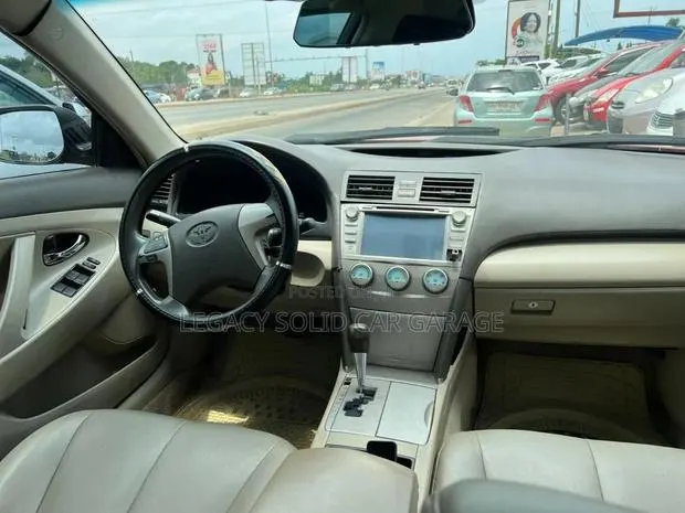 Toyota Camry 2010 Red · Photo 1