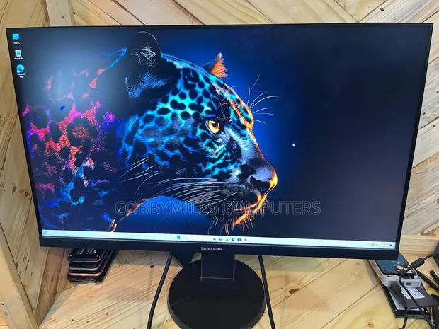Samsung 27inches Monitor · Photo 1
