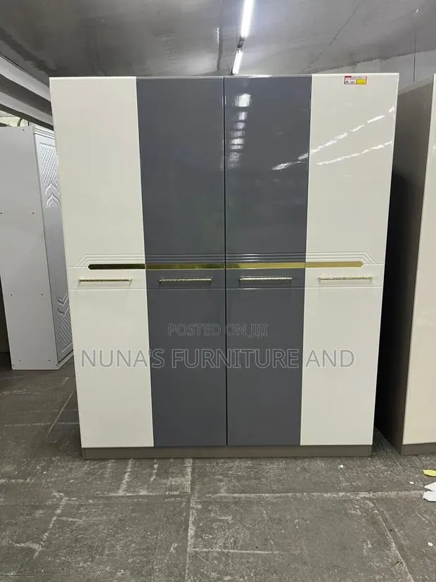4 Doors Luxurious Wardrobe · Photo 1