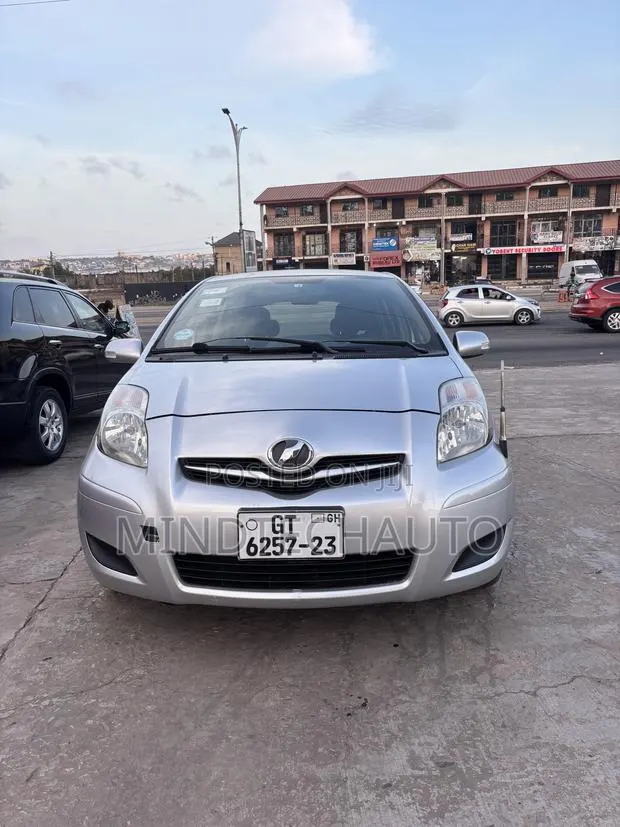 Toyota Vitz 1.3 AWD 3dr 2010 Silver