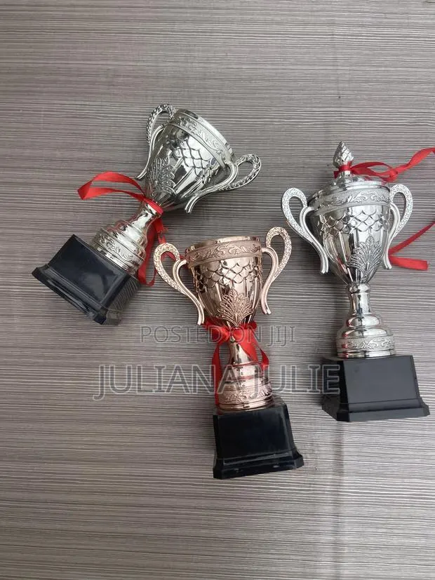 Original Small Trophy Available at Cool Price · Photo 1