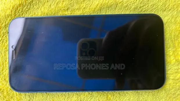 Apple iPhone 12 64 GB Blue · Photo 1