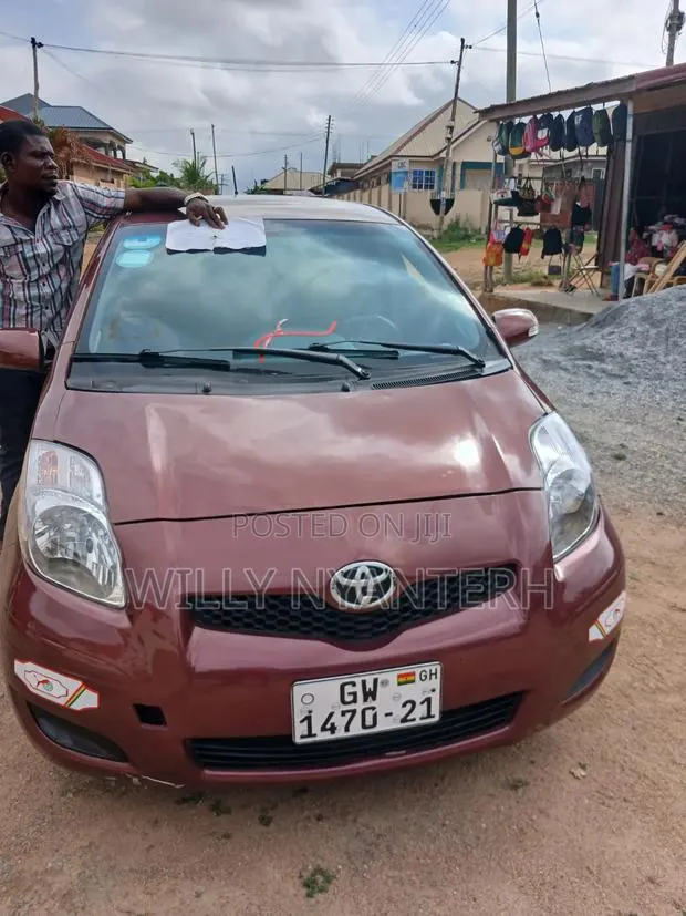 Toyota Vitz 2010 Brown · Photo 1
