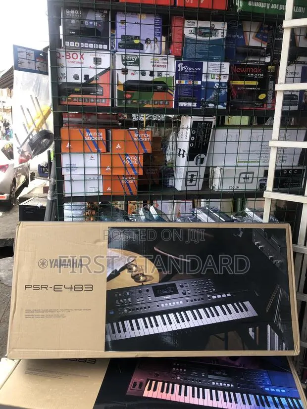 Yamaha PSR E483 Keyboard · Photo 1