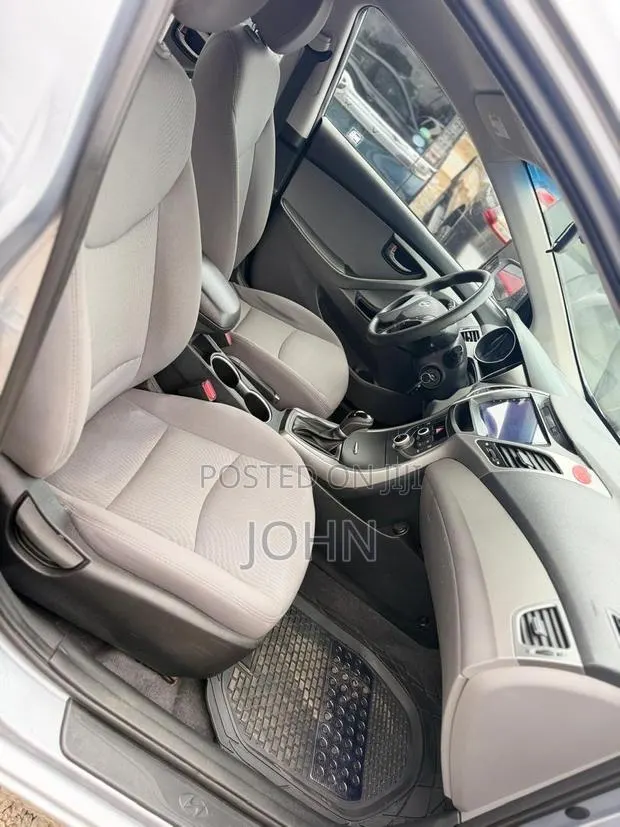 Hyundai Elantra SE Sedan FWD (1.8L 4cyl 6A) 2016 Gray · Photo 1
