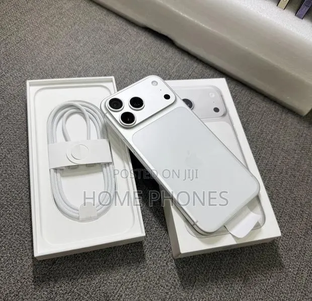 Apple iPhone 17 Pro Max 256 GB White · Photo 1