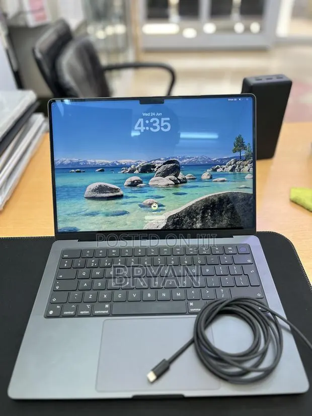 Laptop Apple MacBook Pro 2024 M4 Pro 16GB Apple M4 Pro SSD 512GB · Photo 1