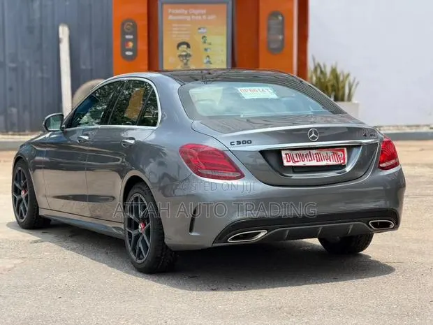 Mercedes-Benz C300 2018 Gray · Photo 1