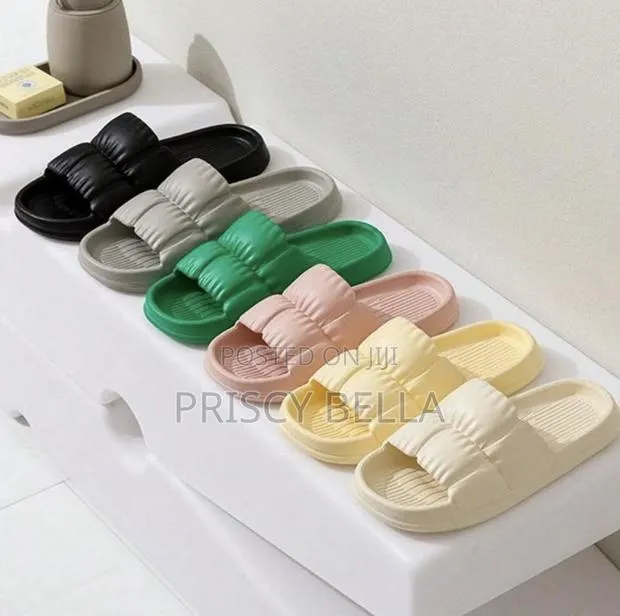 Cloud Cushion Bathroom Slippers · Photo 1