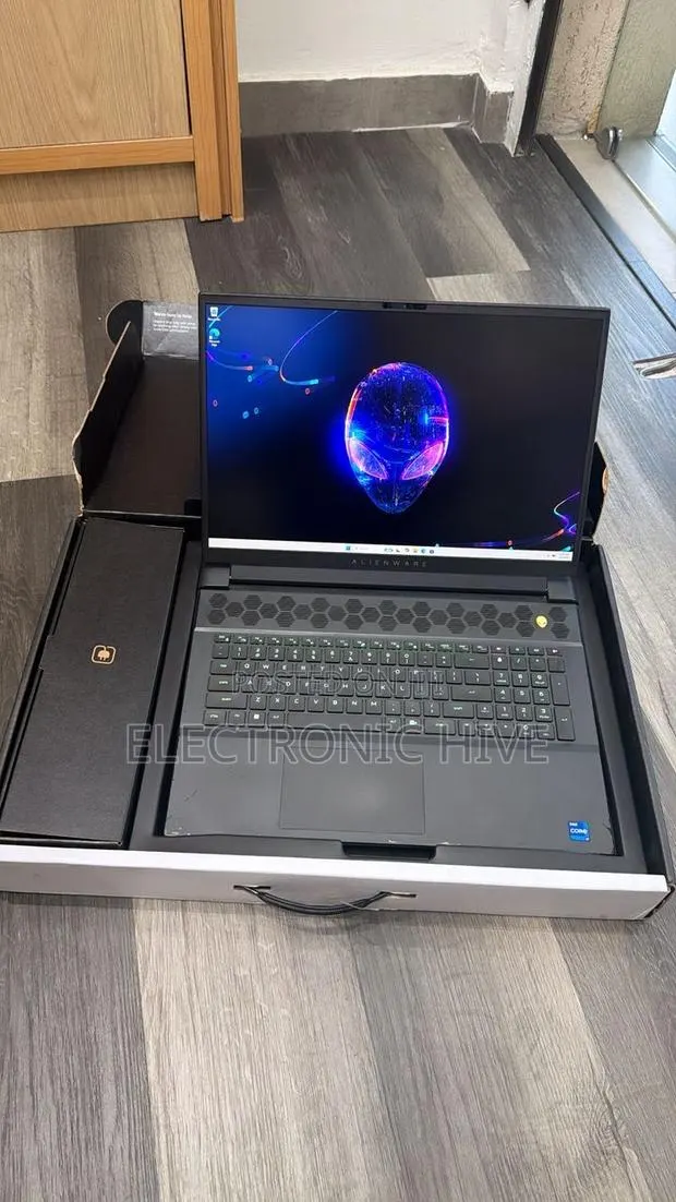 New Laptop Alienware M18 R2 16GB Intel Core i7 SSD 1T · Photo 1