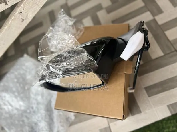 Honda CRV 2017 2018 2019 2020 Driving Mirror With Light Available · Photo 1