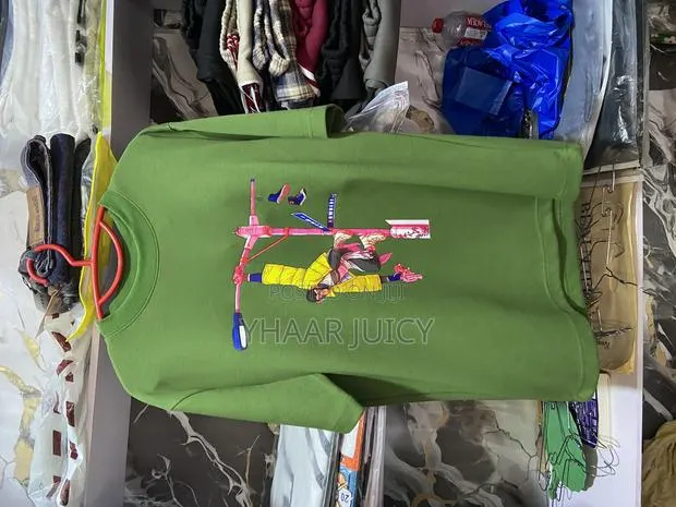 Green Design T-Shirt · Photo 1