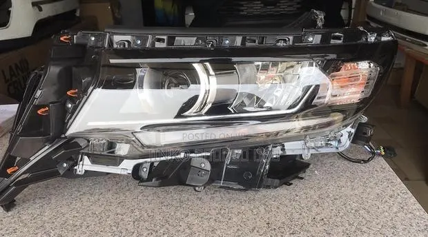 Toyota Landcruiser 2018-2021 Headlight Pair · Photo 1
