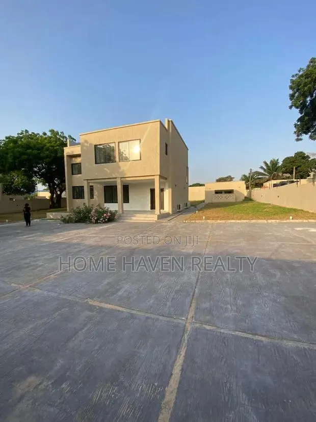 4bdrm House in Labone, Coffee Shop Area for rent · Photo 1