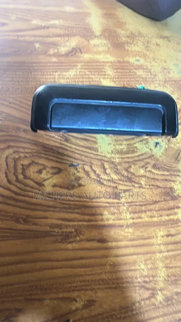 Mitsubishi L200 Boot Opener Tailgate Opener · Photo 1