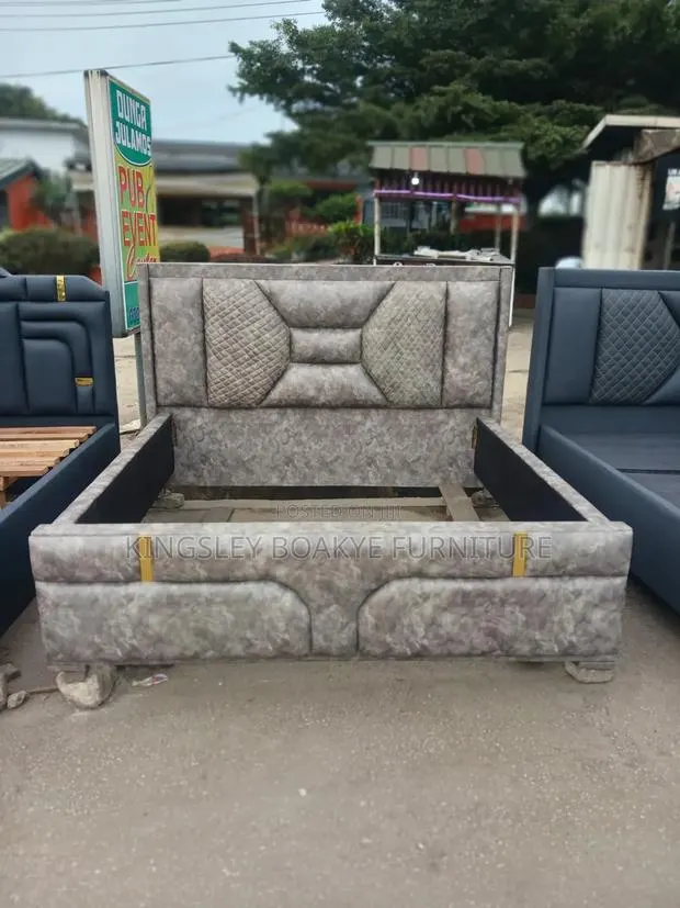 Queen Size Bed · Photo 1