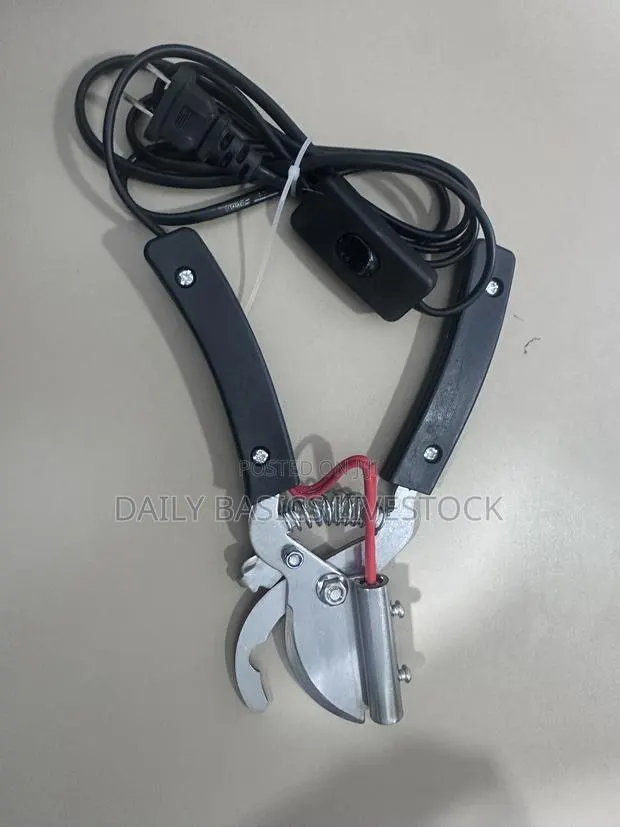 Electric Handheld Debeaker and Pigtail Cutter · Photo 1
