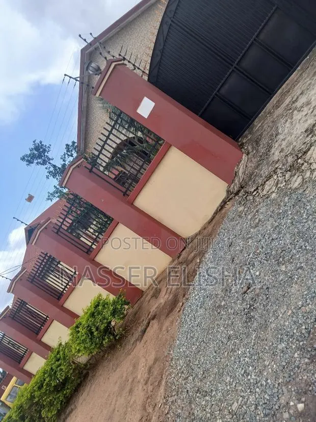 5bdrm House in Sarpeiman, Amasaman for rent · Photo 1