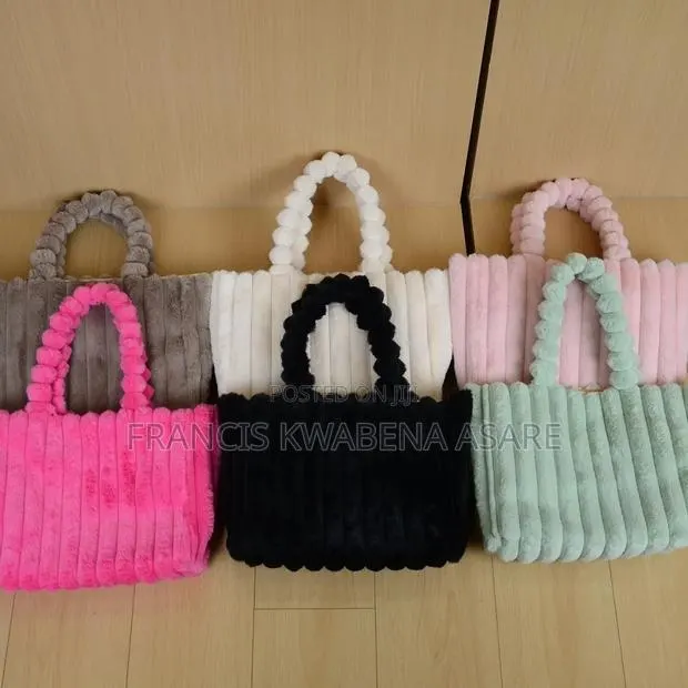 Fluffy Tote Bag · Photo 1