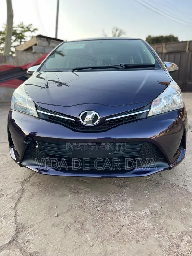 Toyota Vitz 1.3 AWD 5dr 2015 Blue · Photo 1
