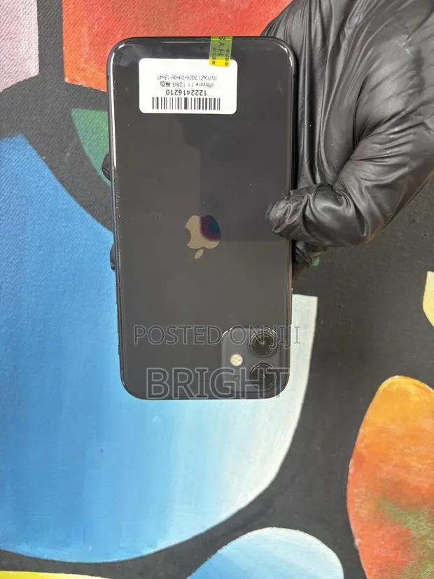 Apple iPhone 11 128 GB Black · Photo 1