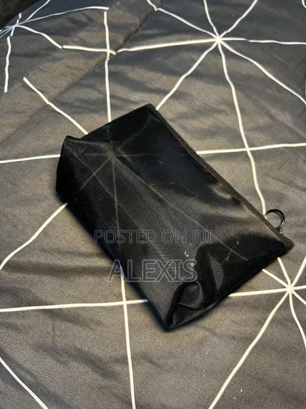 Mesh Makeup/Cosmetic Bag · Photo 2