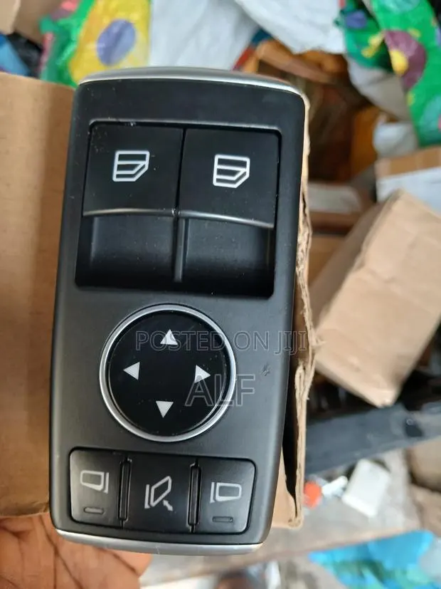 Electric Power Window Switch W204 · Photo 1