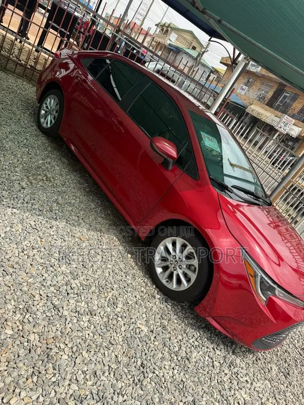 Toyota Corolla LE 2020 Red · Photo 1