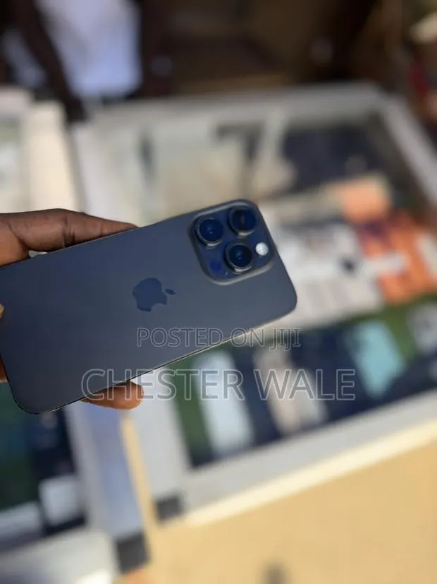 Apple iPhone 15 Pro 1 TB Black · Photo 1