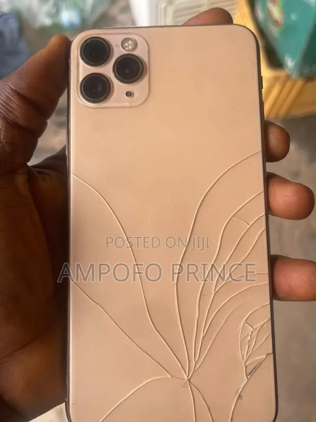 Apple iPhone 11 Pro Max 64 GB Bronze · Photo 1