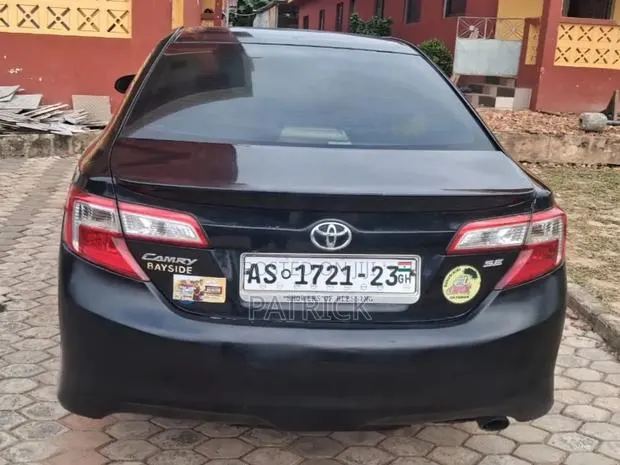 Toyota Camry SE 4dr Sedan (2.5L 4cyl 6A) 2014 Black · Photo 1