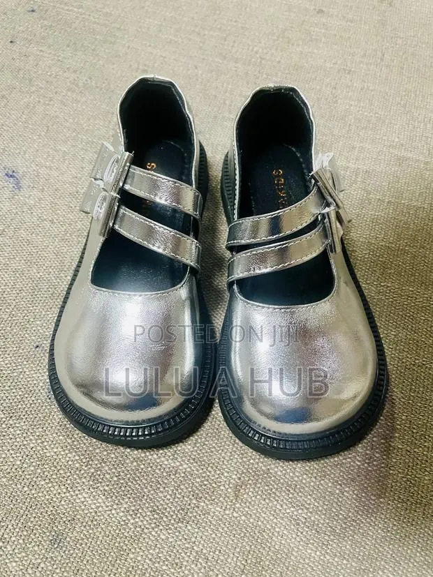 Girls Shoes · Photo 1