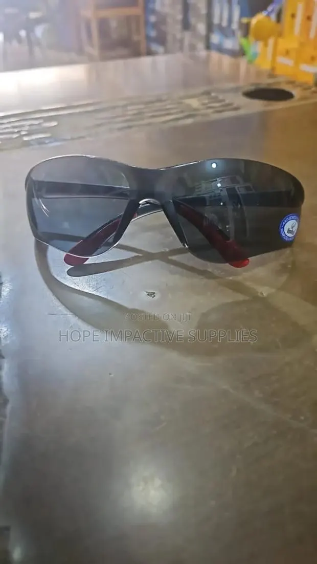 Ud91 Vaultex Safety Spectacle. Orig.(Anti-scratch Lense)[10 Per Pack] · Photo 1