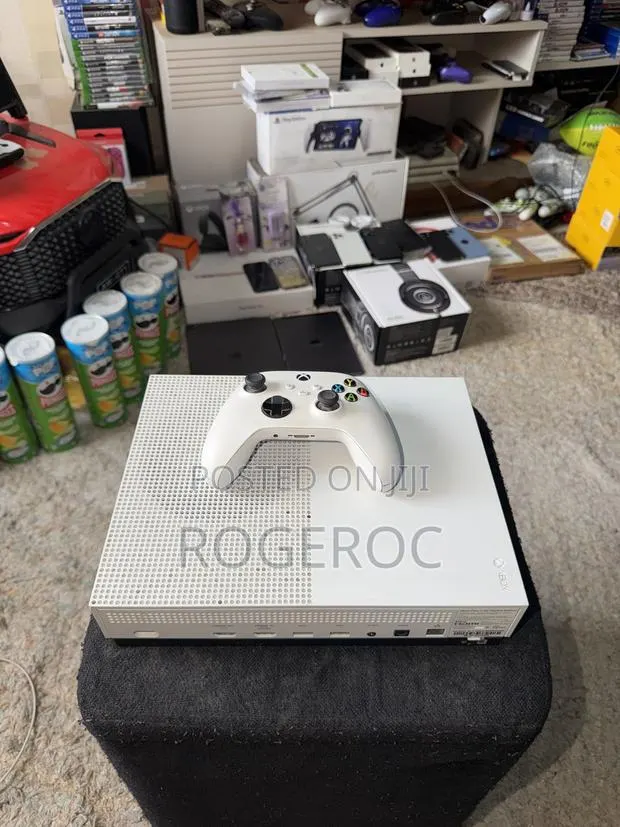 Xbox One S With Games · Photo 1