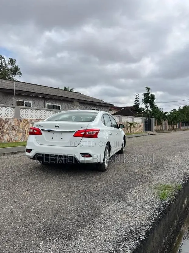 Nissan Santana 2016 White · Photo 1