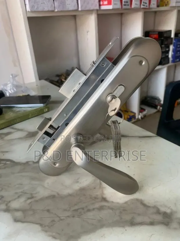 De Great Quality Wooden Door Lock · Photo 1