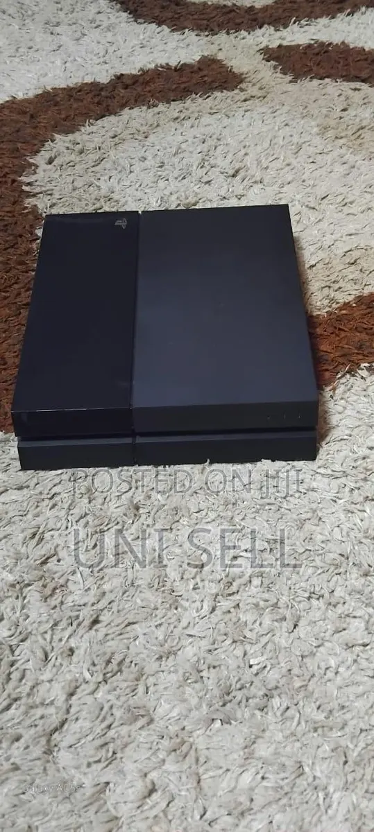 PS4 Console With One Controller · Photo 1