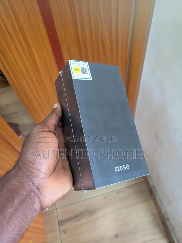 New Samsung Galaxy S20 128 GB Black · Photo 1