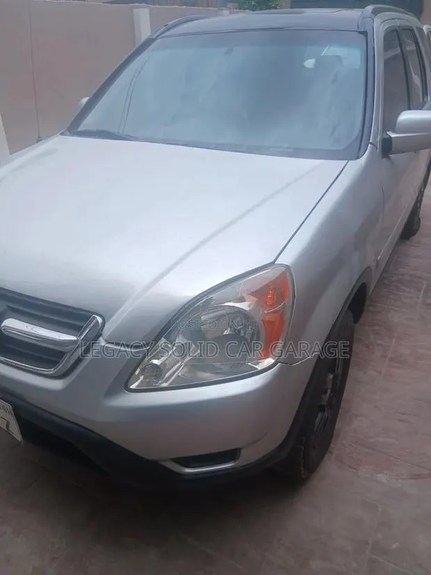 Honda CR-V 2005 Silver · Photo 1