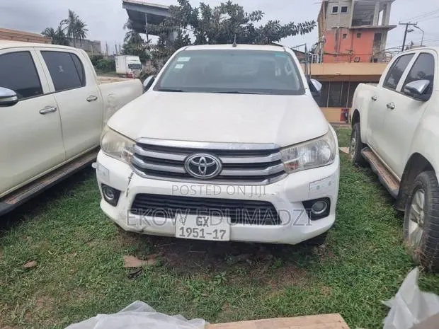 Toyota Hilux Revo Double Cab Deisel 2.8 AWD 2017 White · Photo 1
