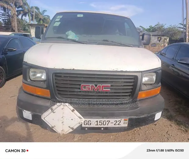 GMC Savana 2012 White · Photo 1