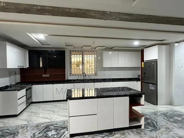 Excellent Kitchen Cabinets · Photo 1