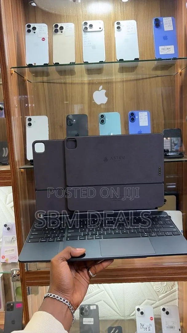 Magic Keyboard for iPad Pro M4 & M5 (13”) · Photo 1