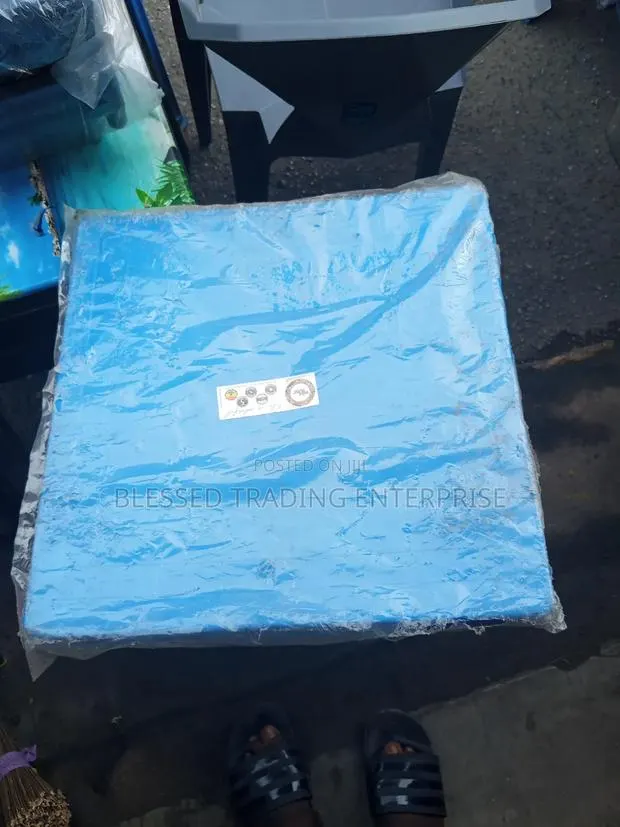 Plastic Table With Metal Legs Small Size · Photo 3
