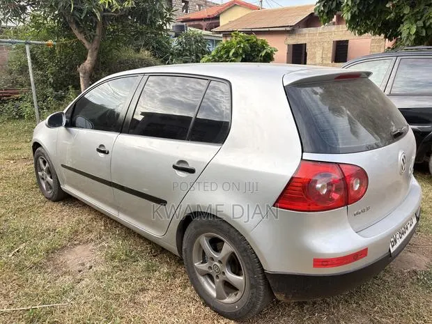 Volkswagen Golf 2004 Gray · Photo 1