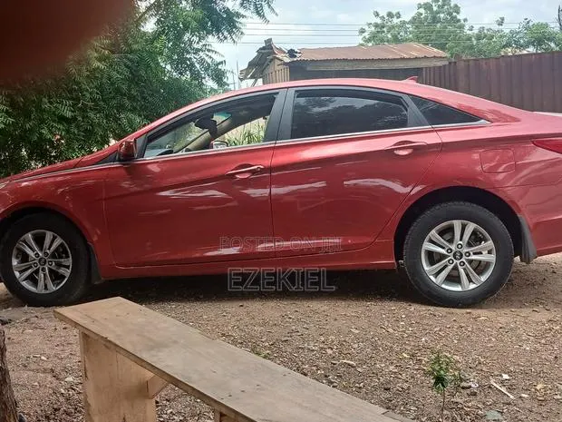 Hyundai Sonata 2012 · Photo 1