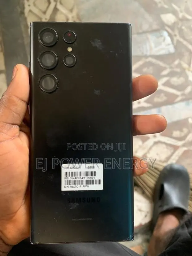 All iPhone and Samsung Screens Replacement · Photo 1