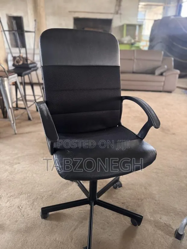 Swivel Office Chair · Photo 1