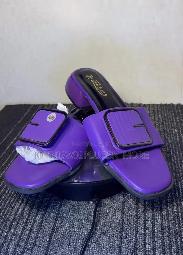 Block-Heel Sandals · Photo 1